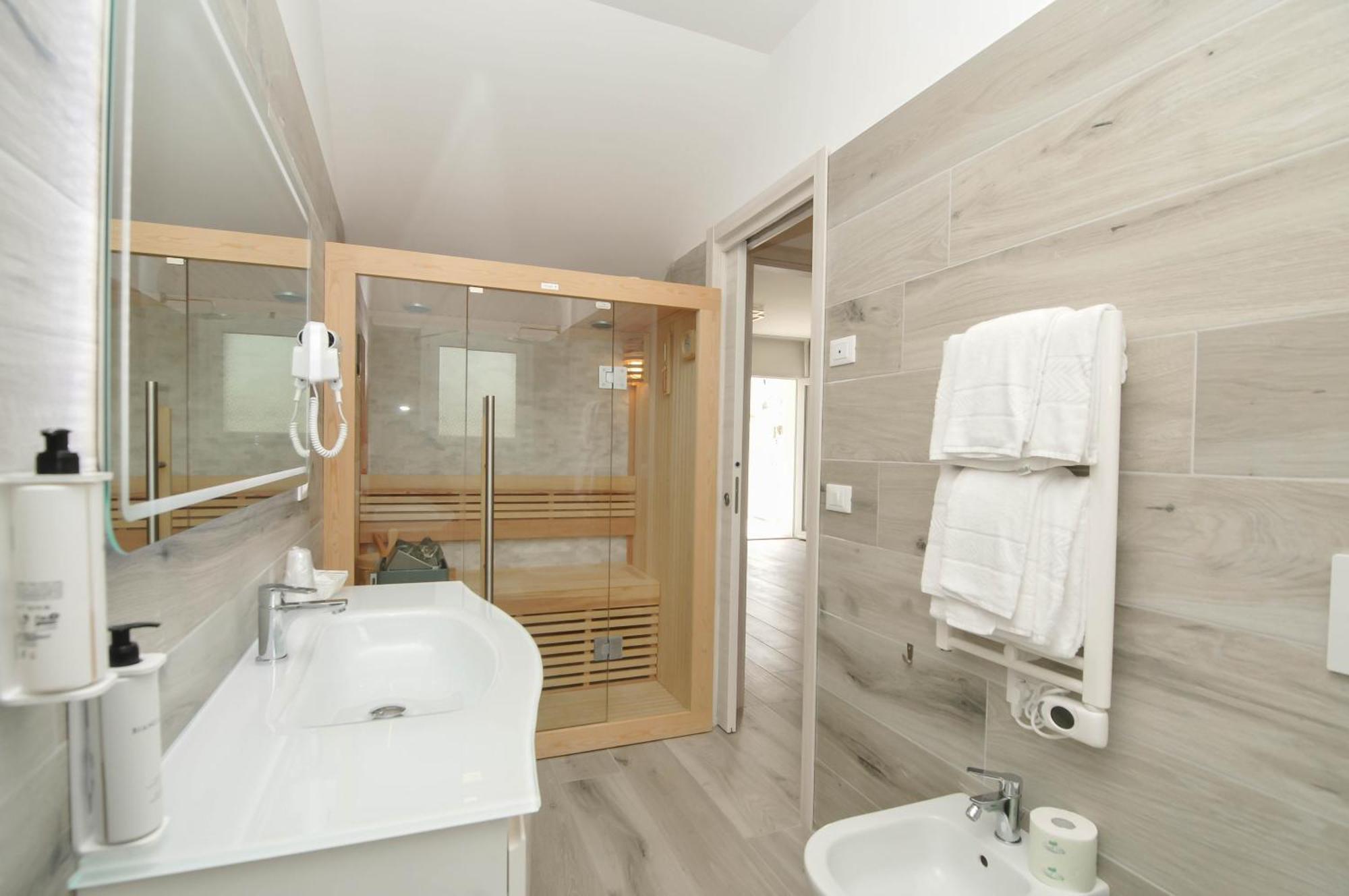 Marina Suites & Apartments 4 Stelle S Caorle Esterno foto